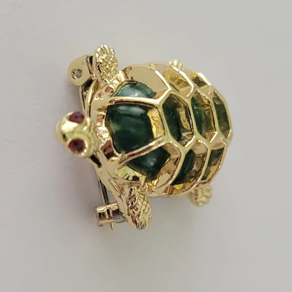 Vintage Gerry's Gold Tone Green Lucite Bead Red Crystal Eyes Turtle Brooch Pin - Picture 2 of 5